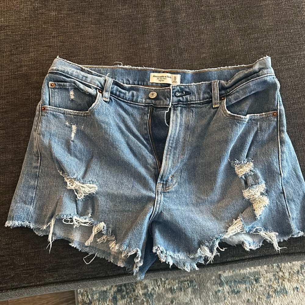 Abercrombie mom short high rise short